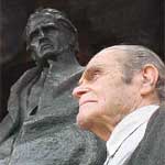 El Maestro y Monumento a César Vallejo
